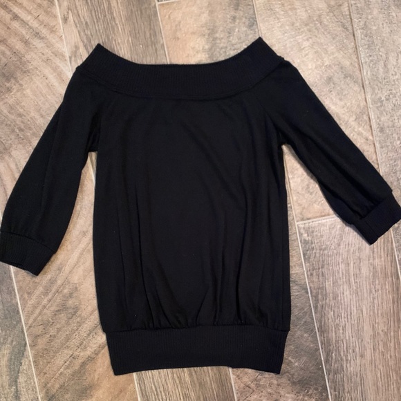 Off-the-Shoulder Black Sweater - Picture 6 of 6